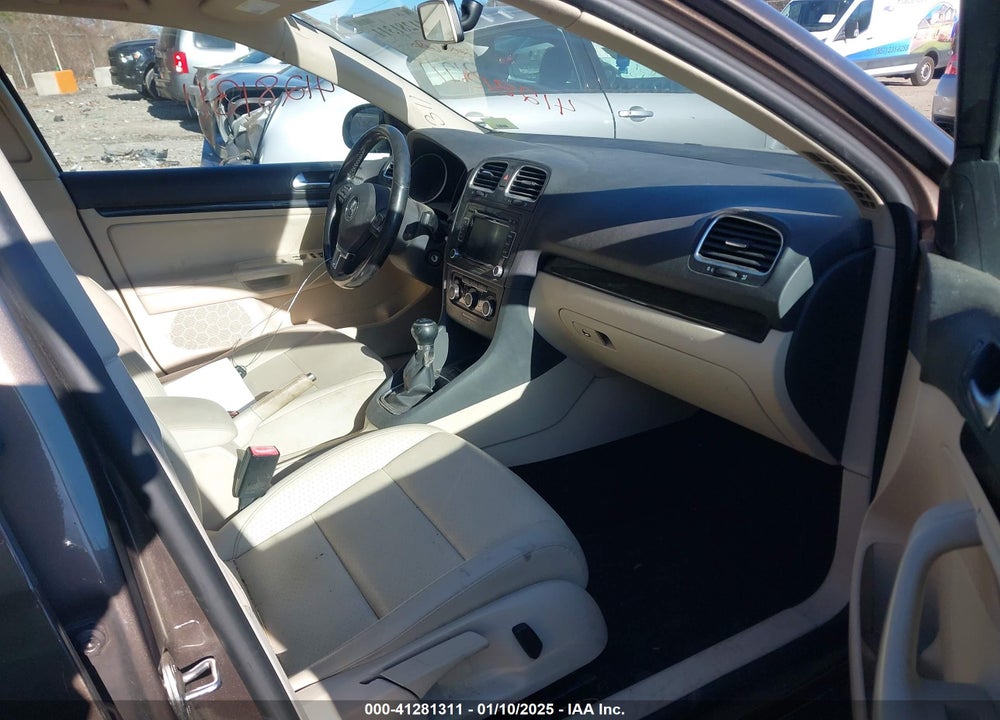 2011 VOLKSWAGEN JETTA SPORTWAGEN 2.0L TDI VIN: 3VWML7AJ6BM671176