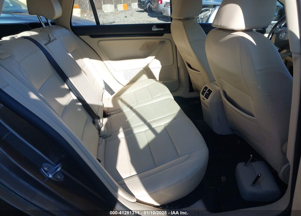 2011 VOLKSWAGEN JETTA SPORTWAGEN 2.0L TDI VIN: 3VWML7AJ6BM671176