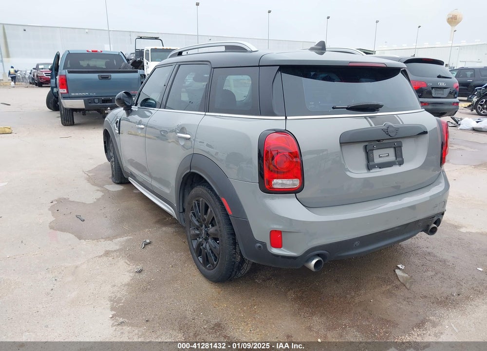 2018 MINI COUNTRYMAN COOPER S VIN: WMZYT3C35J3E93291