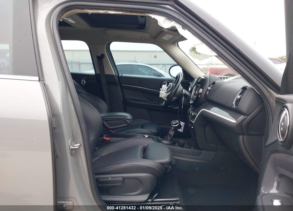 2018 MINI COUNTRYMAN COOPER S VIN: WMZYT3C35J3E93291