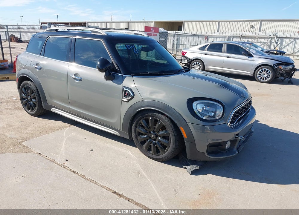 2018 MINI COUNTRYMAN COOPER S VIN: WMZYT3C35J3E93291