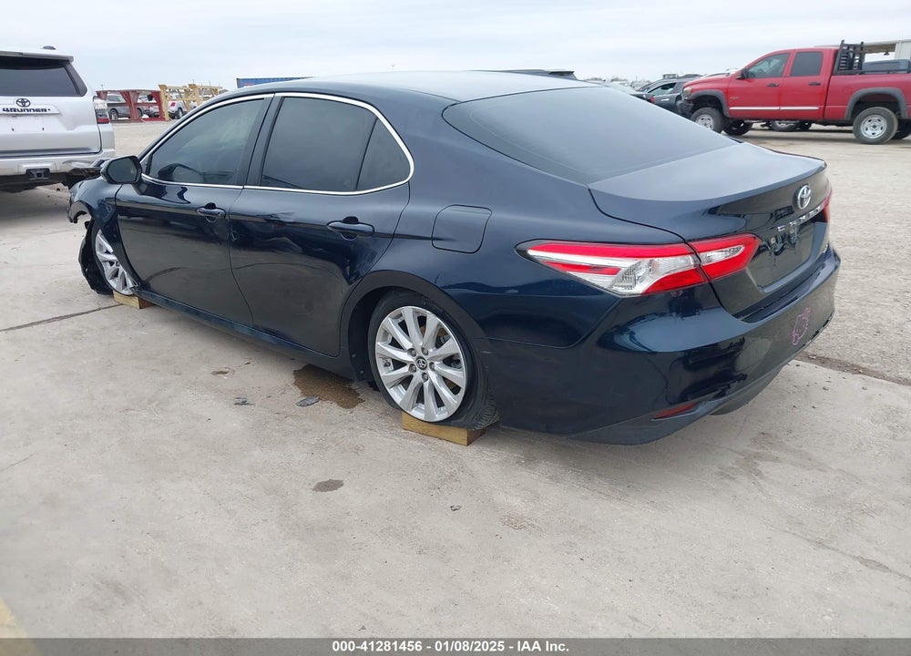 2018 TOYOTA CAMRY VIN: 4T1B11HK2JU522734