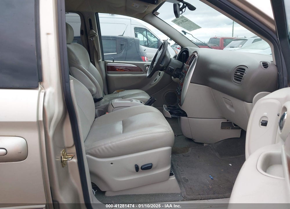 2005 CHRYSLER TOWN & COUNTRY LIMITED VIN: 2C8GP64L15R126574