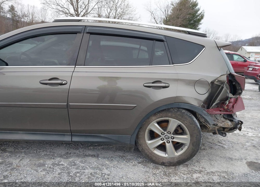 2015 TOYOTA RAV4 XLE VIN: 2T3RFREV3FW241344