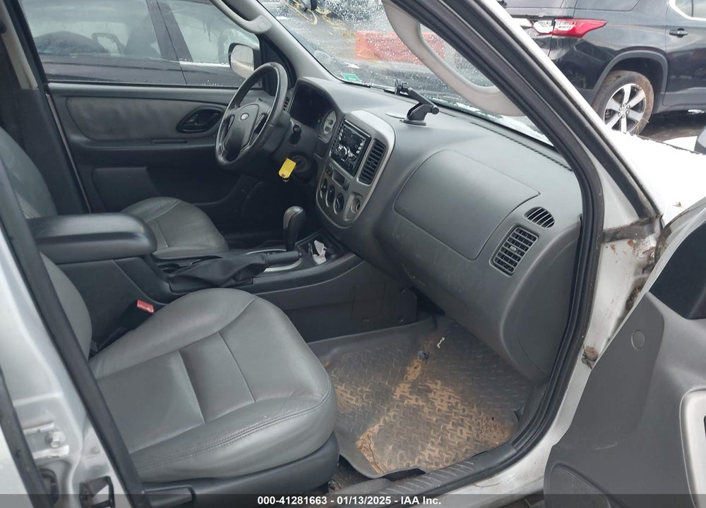 2005 FORD ESCAPE XLT VIN: 1FMYU93115KB07405