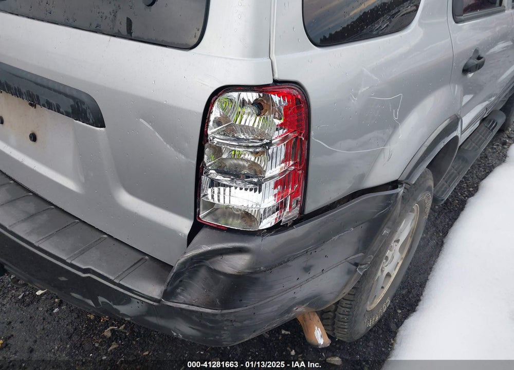 2005 FORD ESCAPE XLT VIN: 1FMYU93115KB07405