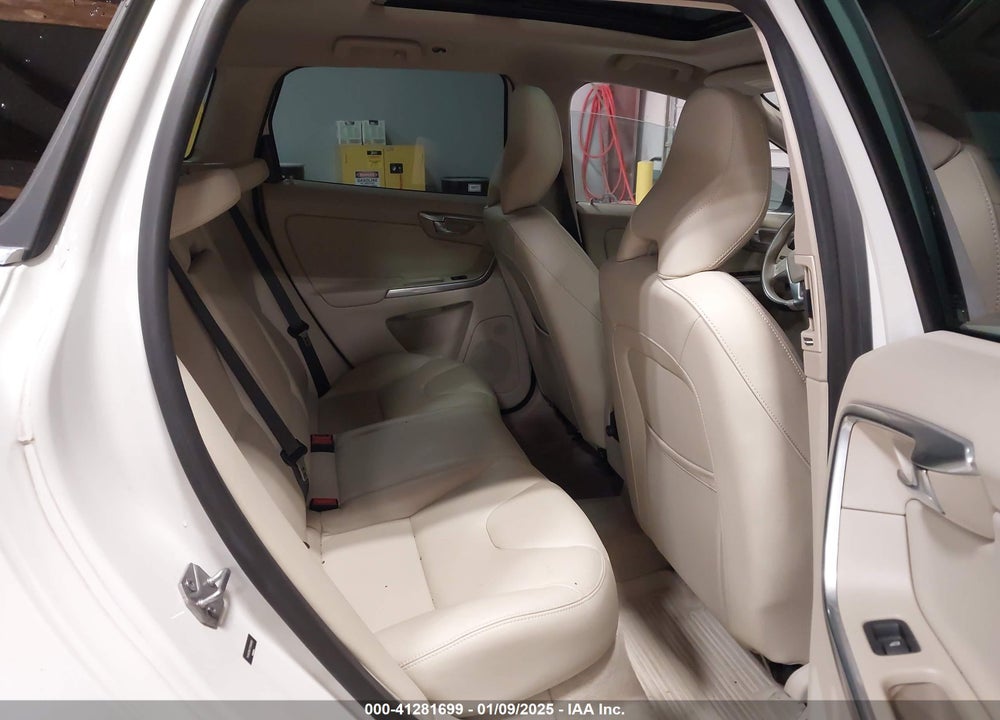 2015 VOLVO XC60 T6 VIN: YV4902RK7F2650820
