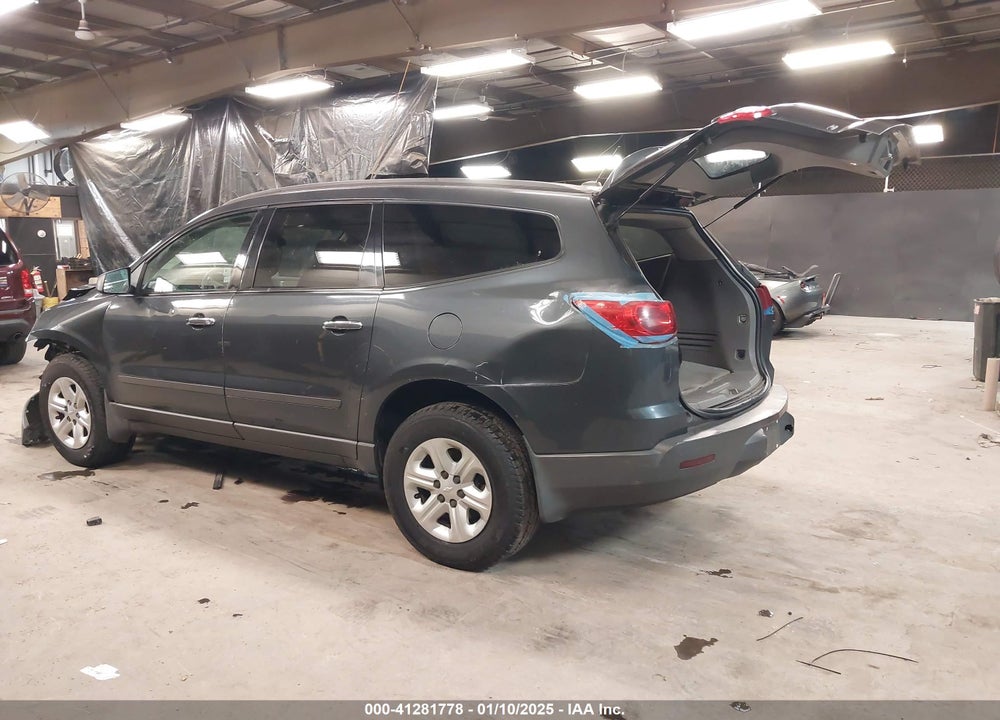 2011 CHEVROLET TRAVERSE LS VIN: 1GNKVFED1BJ193479