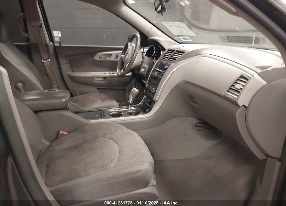 2011 CHEVROLET TRAVERSE LS VIN: 1GNKVFED1BJ193479