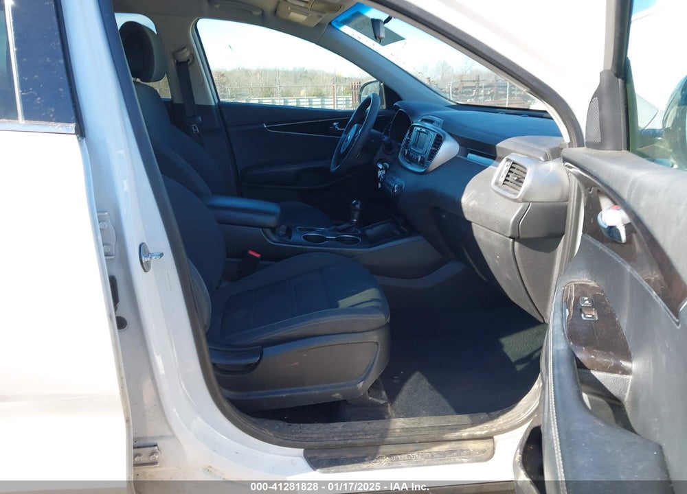 2016 KIA SORENTO 3.3L LX VIN: 5XYPGDA51GG138162