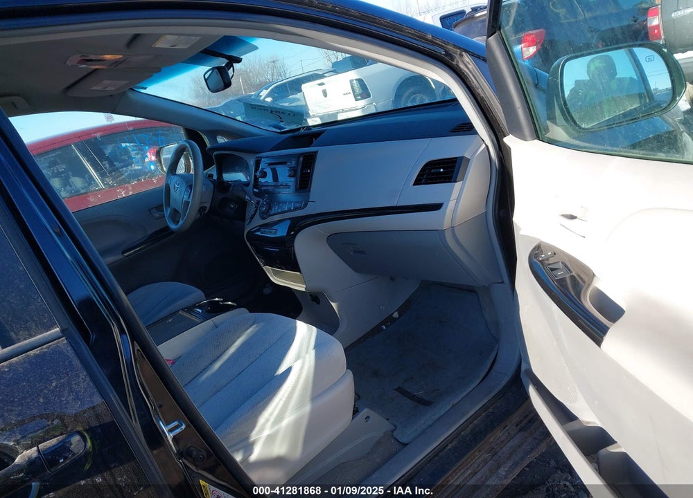 2013 TOYOTA SIENNA LE V6 8 PASSENGER VIN: 5TDKK3DC6DS305241
