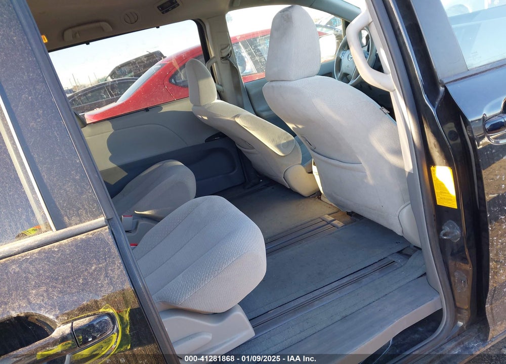 2013 TOYOTA SIENNA LE V6 8 PASSENGER VIN: 5TDKK3DC6DS305241