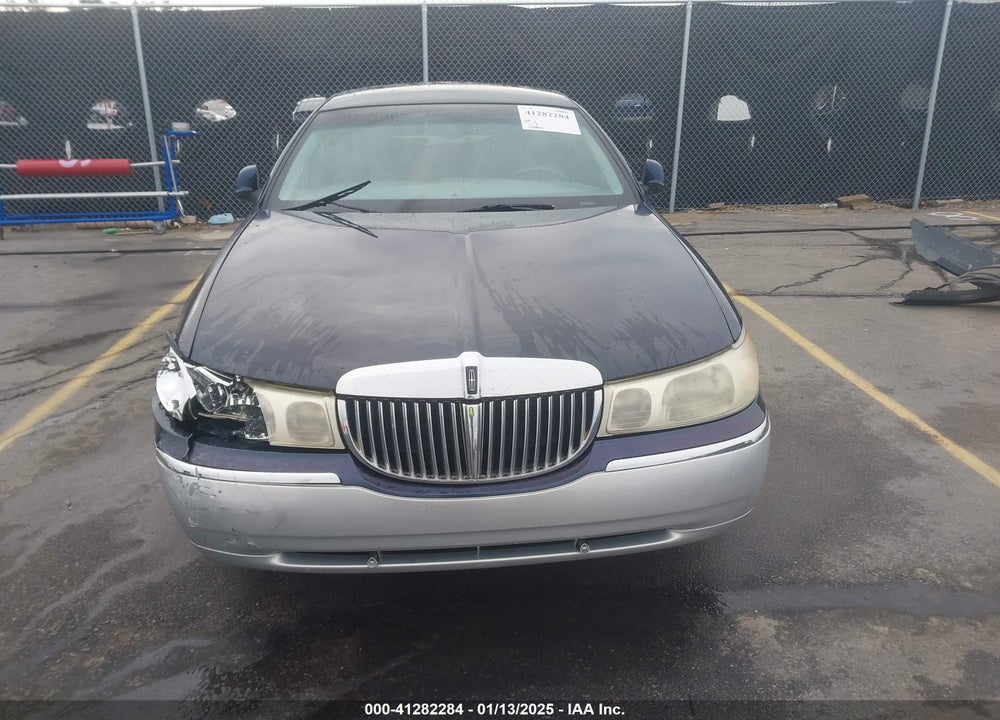2001 LINCOLN TOWN CAR EXECUTIVE VIN: 1LNHM81W41Y632443