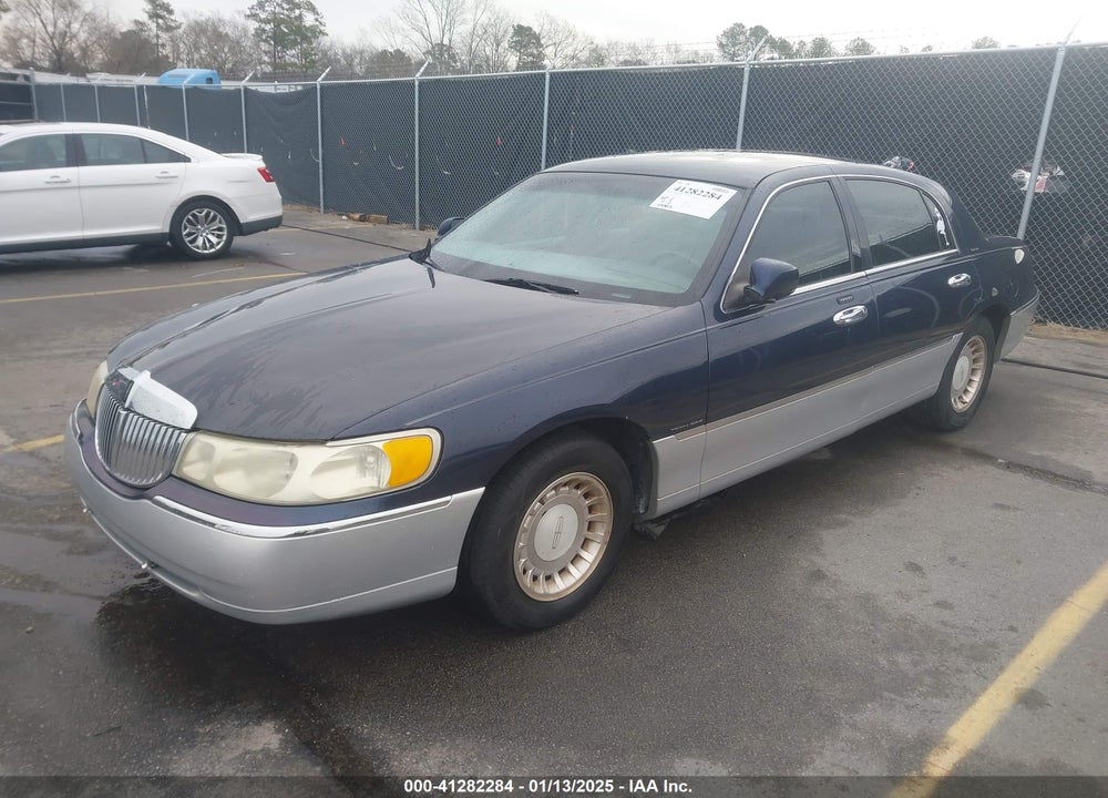 2001 LINCOLN TOWN CAR EXECUTIVE VIN: 1LNHM81W41Y632443
