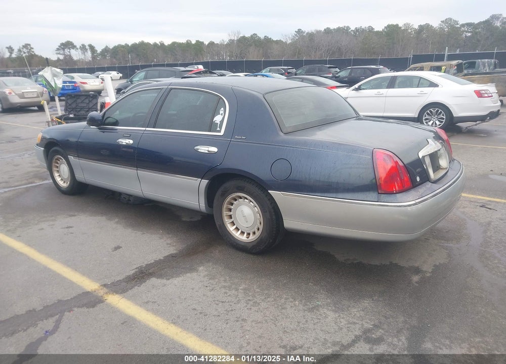 2001 LINCOLN TOWN CAR EXECUTIVE VIN: 1LNHM81W41Y632443