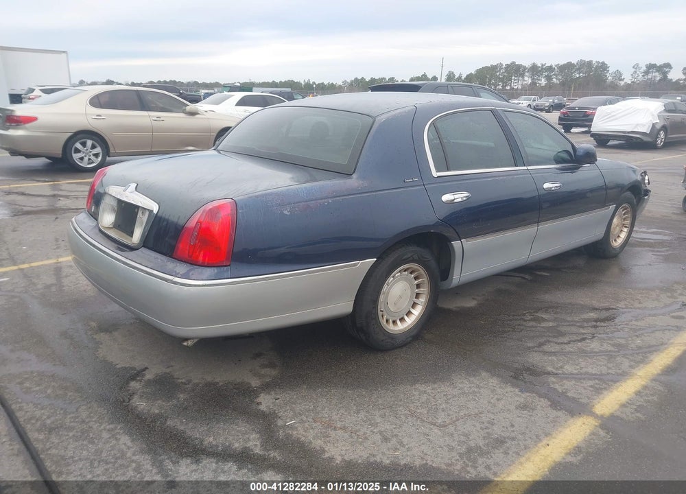 2001 LINCOLN TOWN CAR EXECUTIVE VIN: 1LNHM81W41Y632443