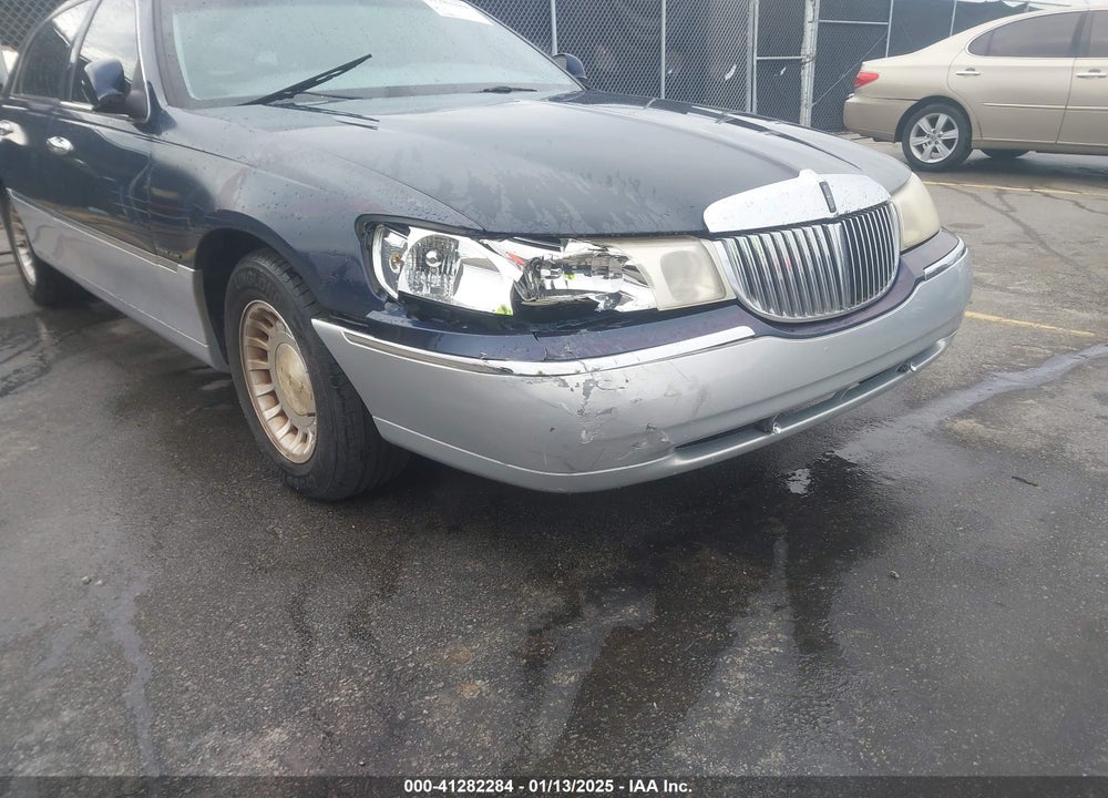 2001 LINCOLN TOWN CAR EXECUTIVE VIN: 1LNHM81W41Y632443