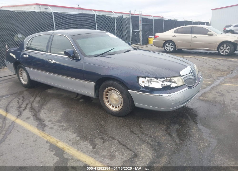 2001 LINCOLN TOWN CAR EXECUTIVE VIN: 1LNHM81W41Y632443