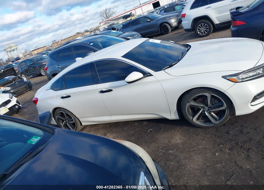 2018 HONDA ACCORD VIN: 1HGCV1F32JA046870