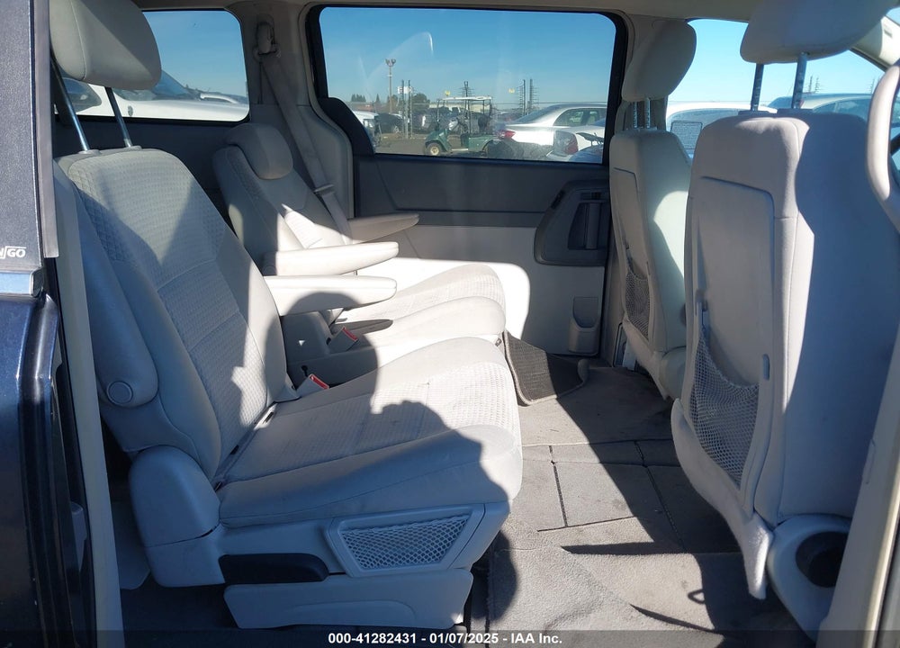 2010 CHRYSLER TOWN & COUNTRY LX VIN: 2A4RR4DE7AR141093