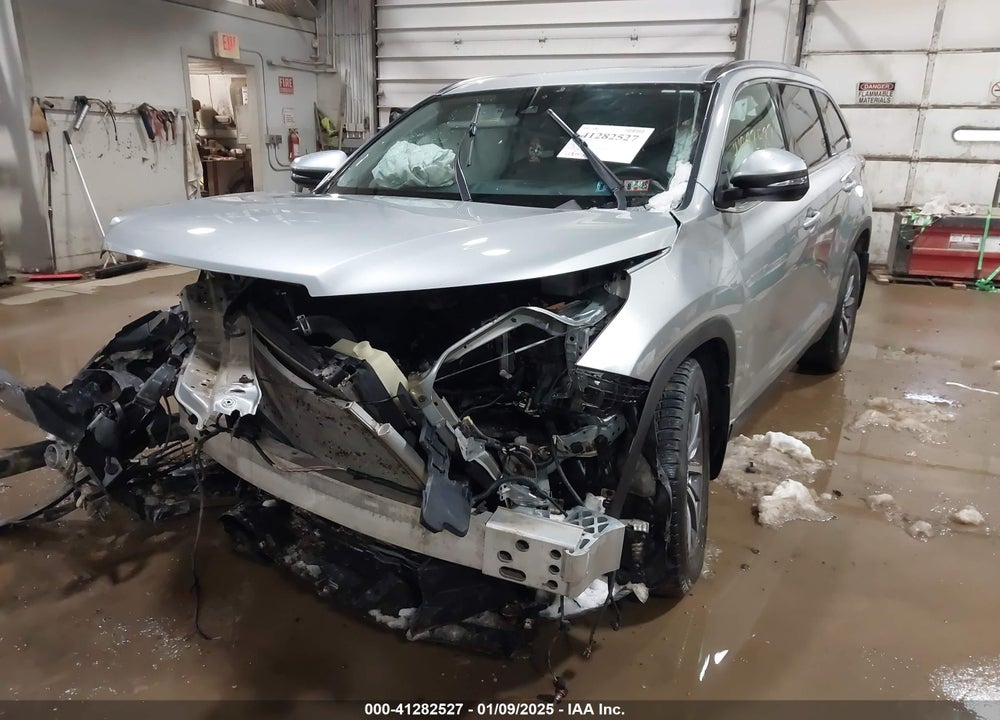 2019 TOYOTA HIGHLANDER XLE VIN: 5TDJZRFH1KS606502