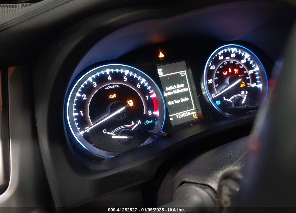 2019 TOYOTA HIGHLANDER XLE VIN: 5TDJZRFH1KS606502
