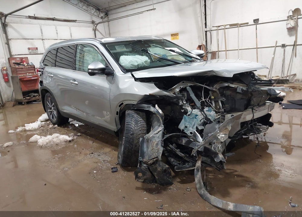 2019 TOYOTA HIGHLANDER XLE VIN: 5TDJZRFH1KS606502