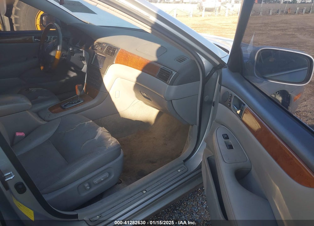 2005 LEXUS ES 330 VIN: JTHBA30G555091599
