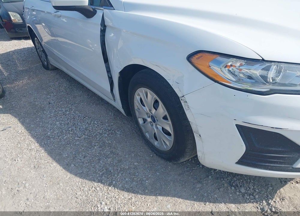 2019 FORD FUSION S VIN: 3FA6P0G74KR276067