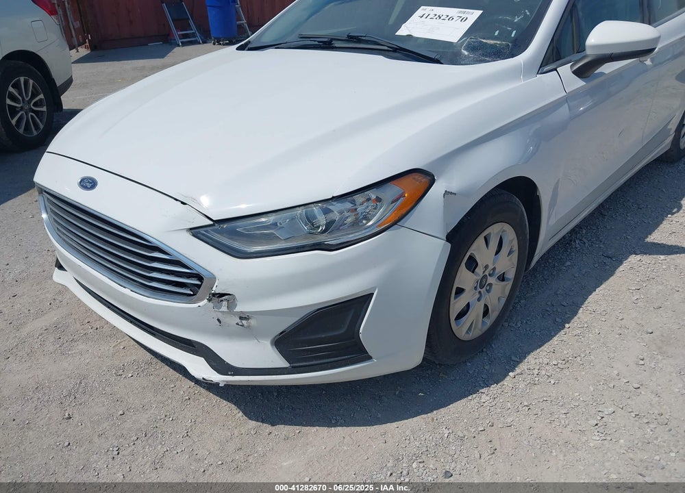 2019 FORD FUSION S VIN: 3FA6P0G74KR276067