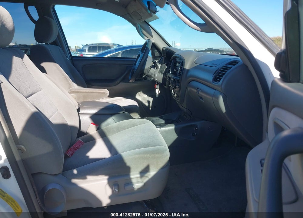 2005 TOYOTA SEQUOIA SR5 V8 VIN: 5TDZT34A05S262866