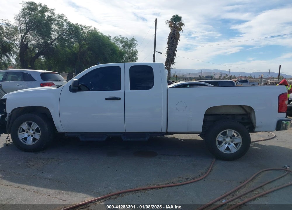 2011 CHEVROLET SILVERADO 1500 LS VIN: 1GCRCREA0BZ131481