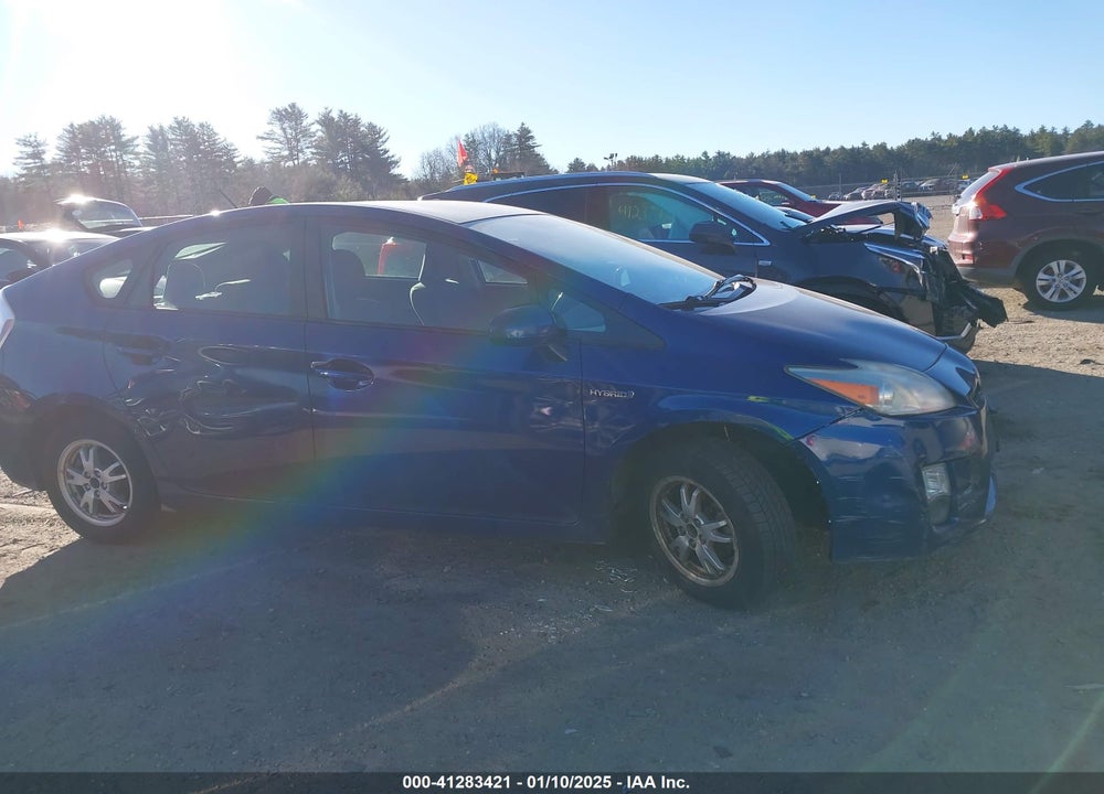 2011 TOYOTA PRIUS TWO VIN: JTDKN3DU0B5328517