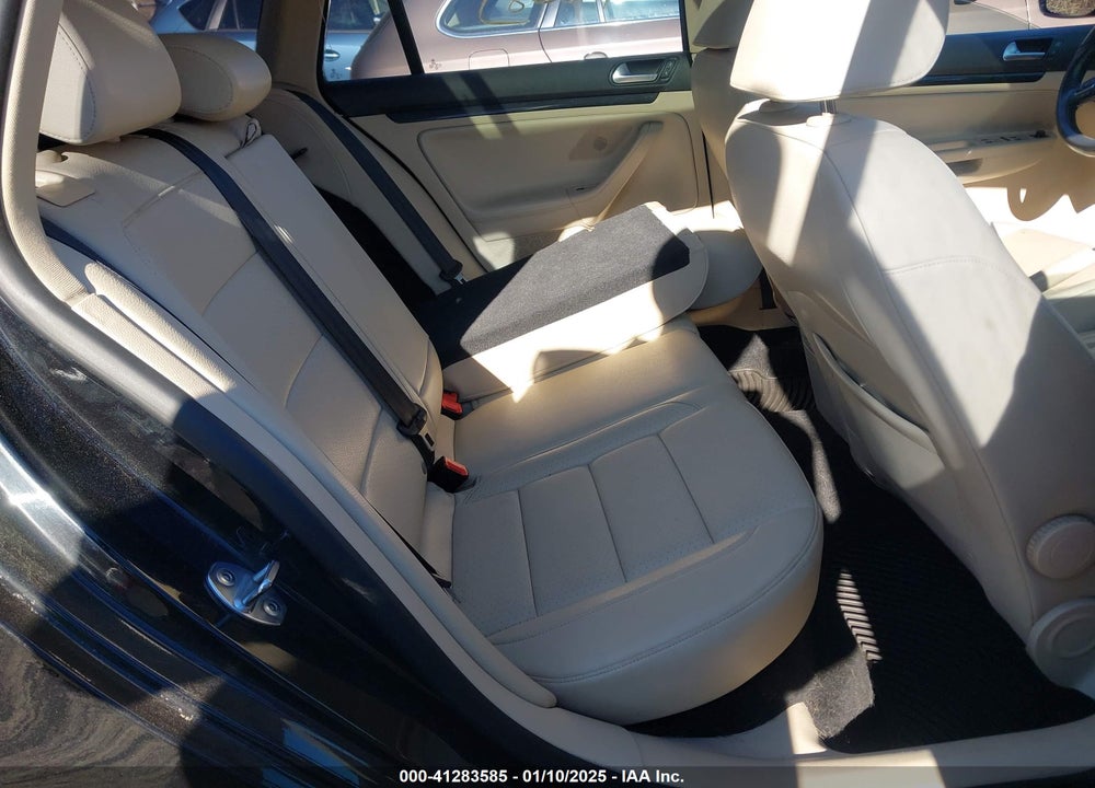 2011 VOLKSWAGEN JETTA SPORTWAGEN VIN: 3VWML7AJ2BM693482
