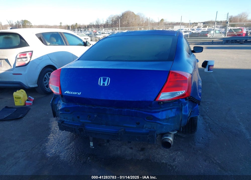2011 HONDA ACCORD VIN: 1HGCS1A76BA015688