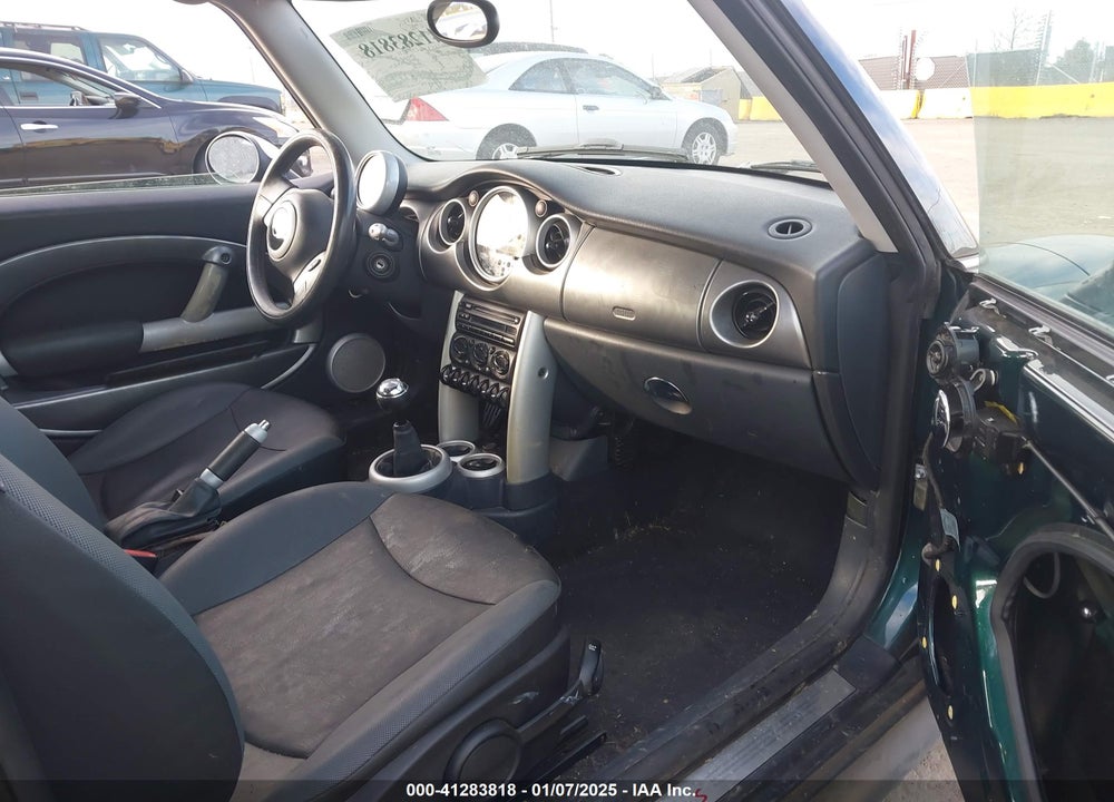 2003 MINI COOPER S VIN: WMWRE33433TD58690