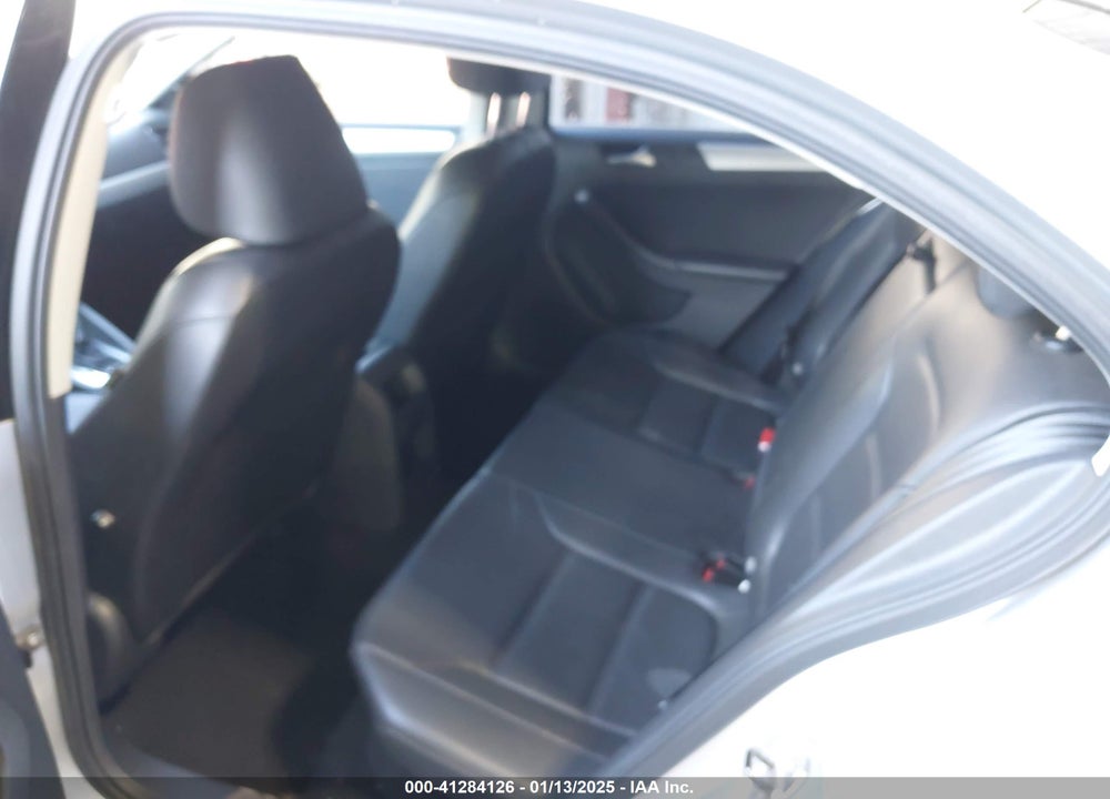 2014 VOLKSWAGEN JETTA 1.8T SE VIN: 3VWD17AJ9EM320448