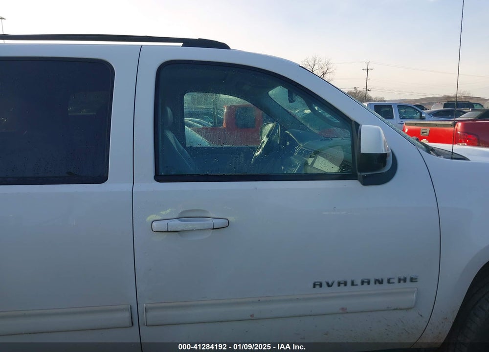 2011 CHEVROLET AVALANCHE 1500 LT1 VIN: 3GNTKFE38BG245390