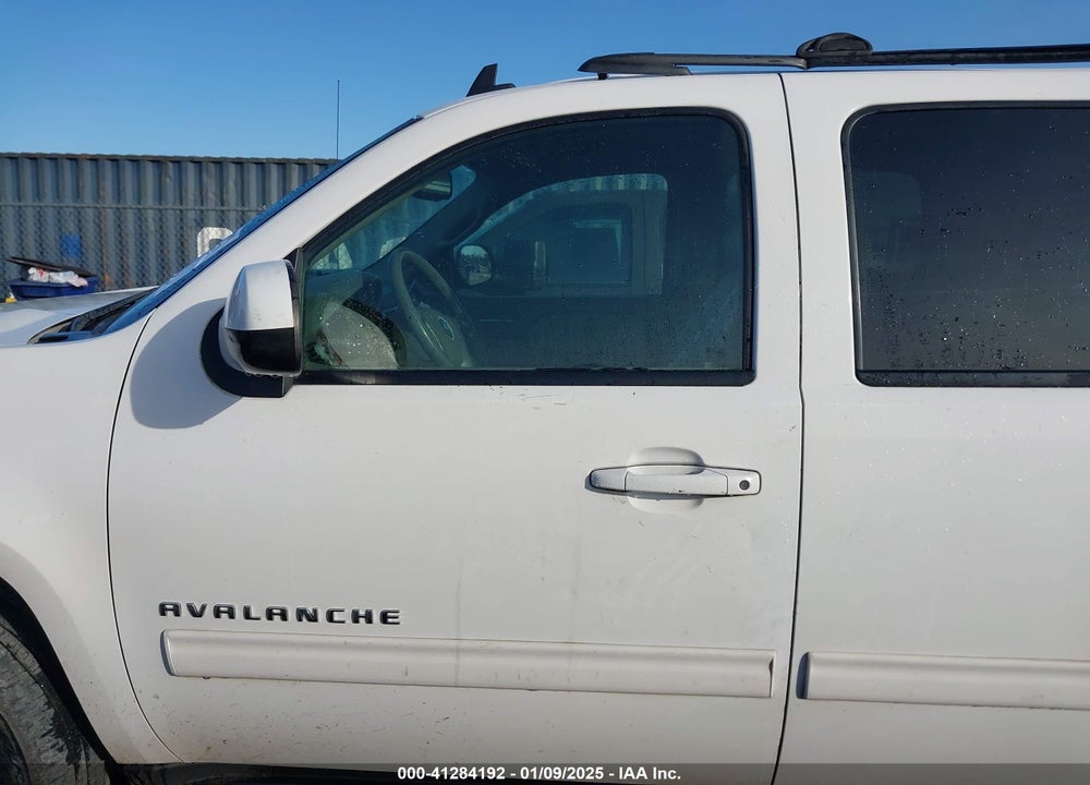 2011 CHEVROLET AVALANCHE 1500 LT1 VIN: 3GNTKFE38BG245390