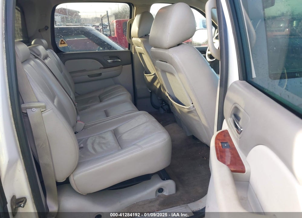 2011 CHEVROLET AVALANCHE 1500 LT1 VIN: 3GNTKFE38BG245390