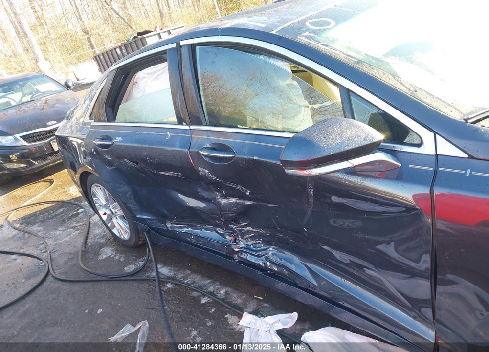 2013 LINCOLN MKZ VIN: 3LN6L2G92DR810958