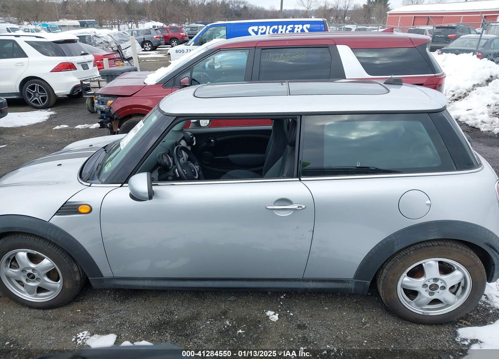 2008 MINI COOPER VIN: WMWMF33528TT59530