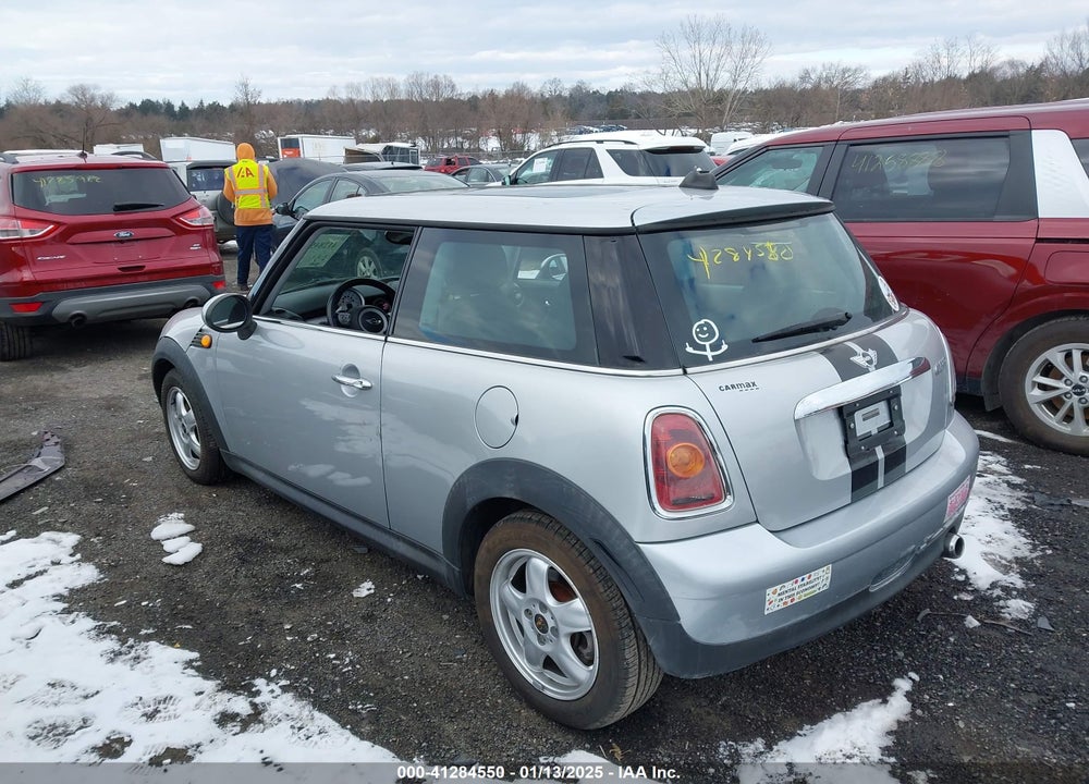 2008 MINI COOPER VIN: WMWMF33528TT59530