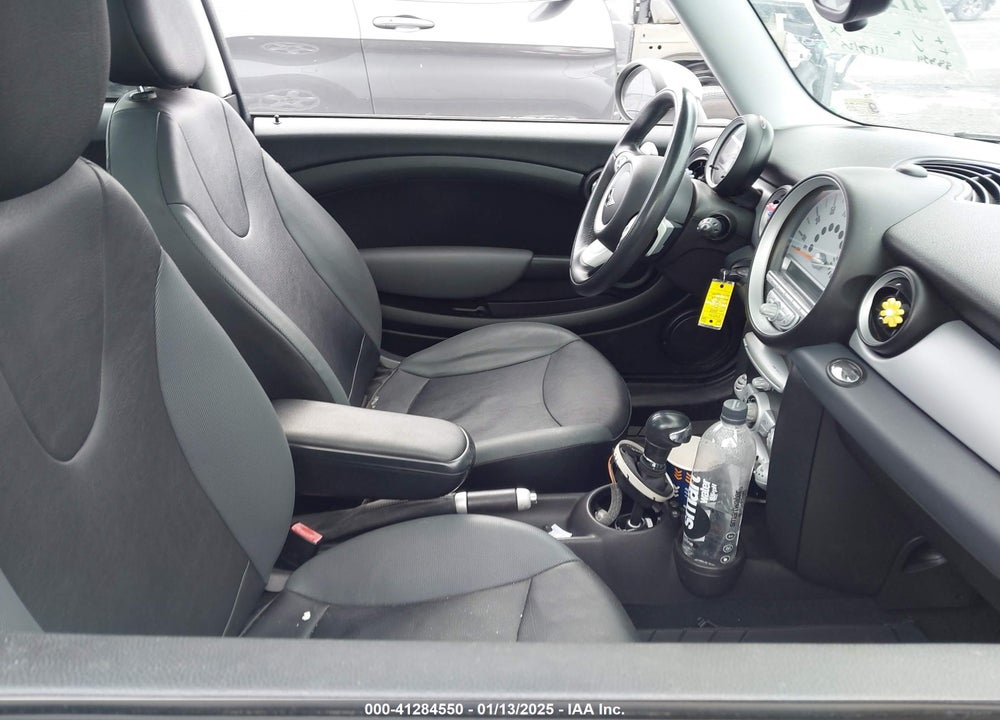 2008 MINI COOPER VIN: WMWMF33528TT59530