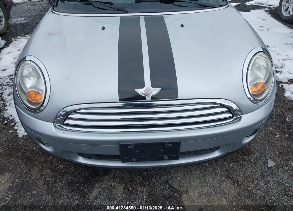 2008 MINI COOPER VIN: WMWMF33528TT59530
