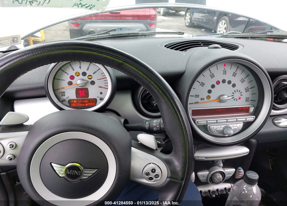 2008 MINI COOPER VIN: WMWMF33528TT59530