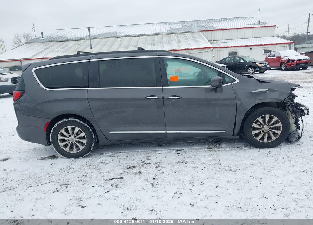 2017 CHRYSLER PACIFICA TOURING L VIN: 2C4RC1BG8HR516445