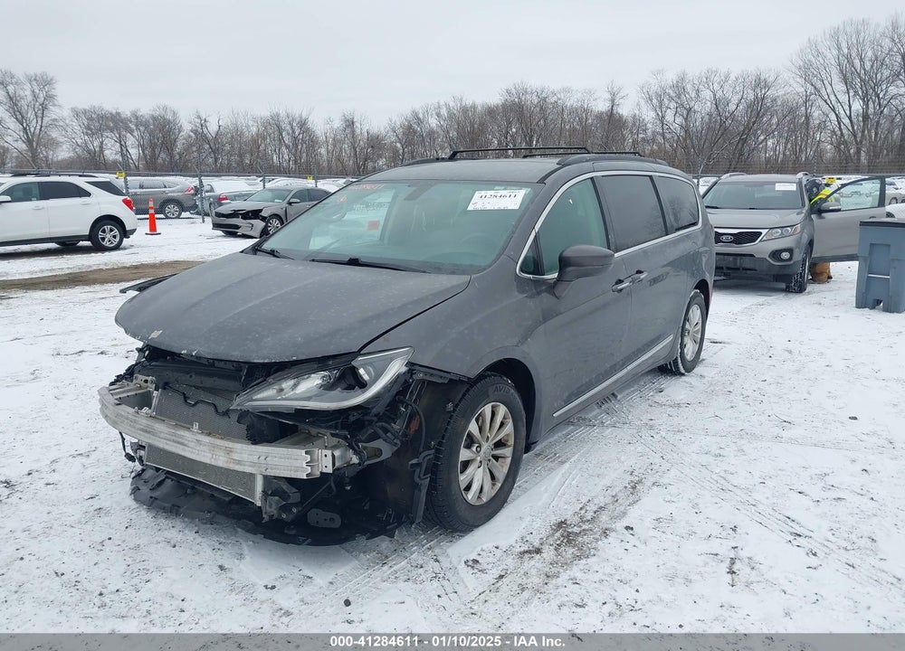 2017 CHRYSLER PACIFICA TOURING L VIN: 2C4RC1BG8HR516445
