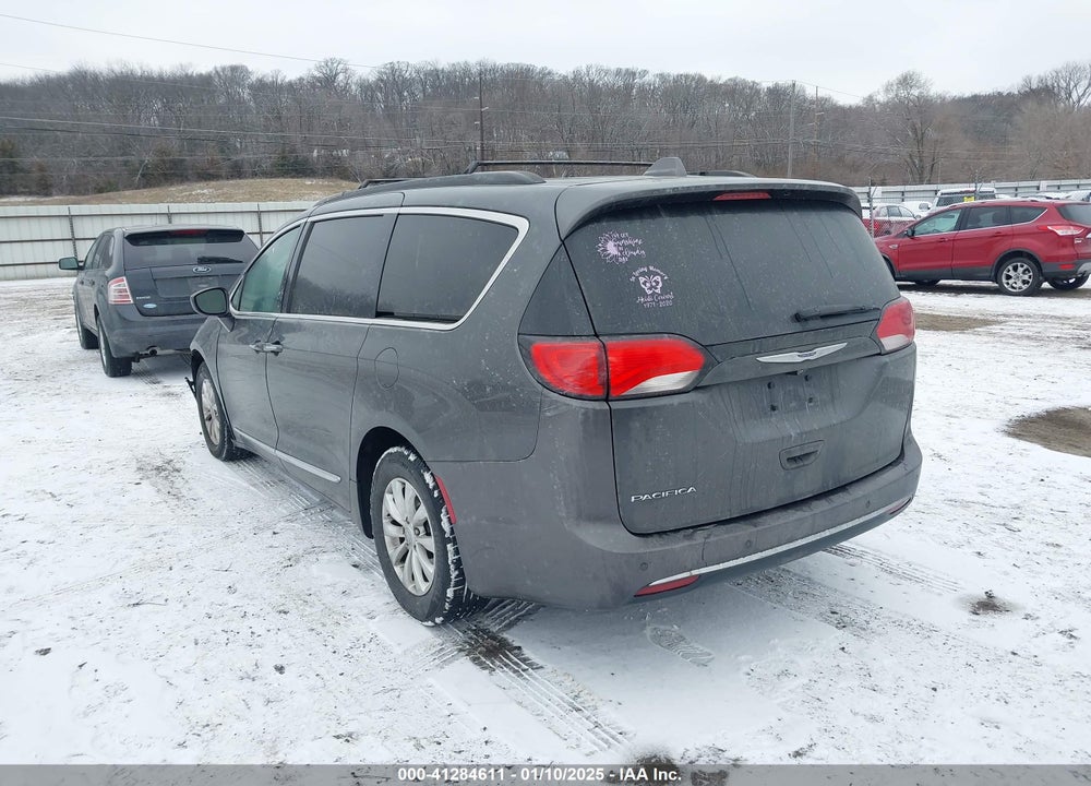 2017 CHRYSLER PACIFICA TOURING L VIN: 2C4RC1BG8HR516445