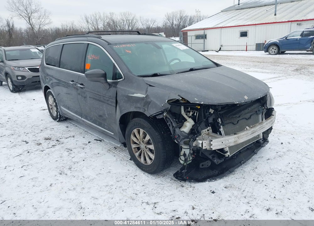 2017 CHRYSLER PACIFICA TOURING L VIN: 2C4RC1BG8HR516445